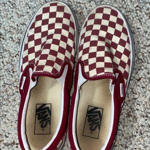 Size 8, used in good condition. A little dirty but can be washed!